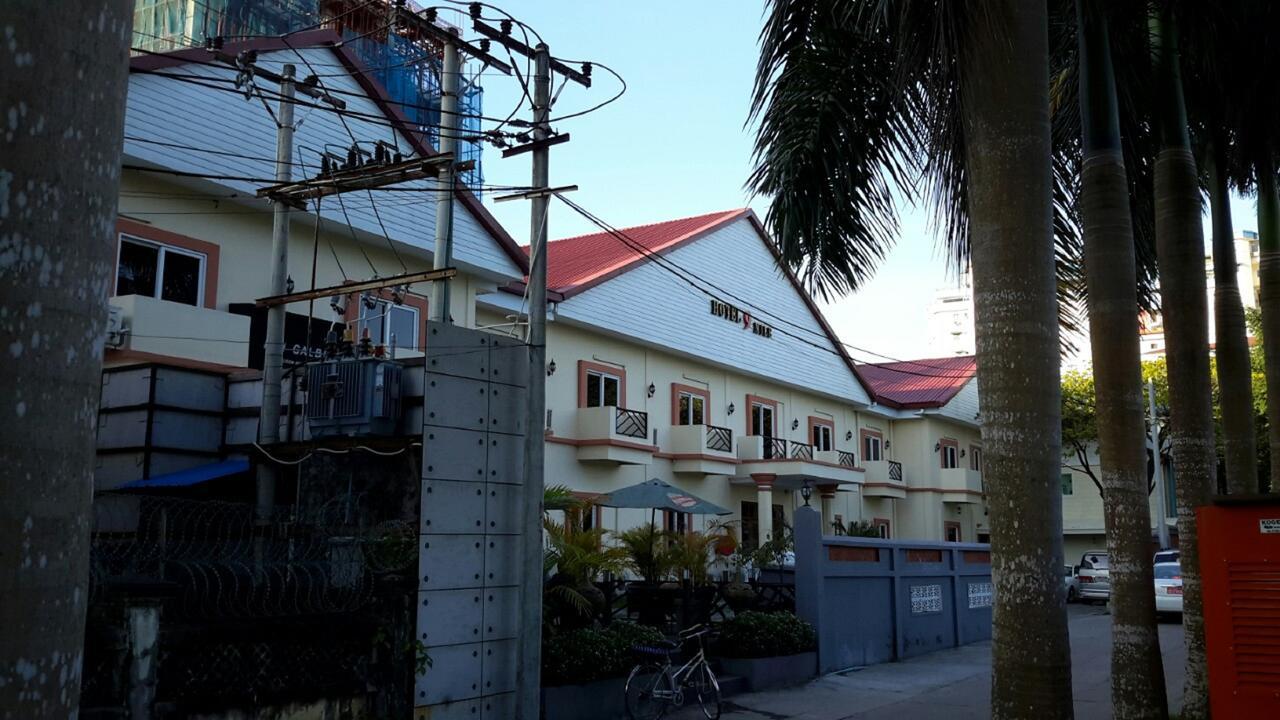 Hotel 9 Mile Rangoon Eksteriør billede