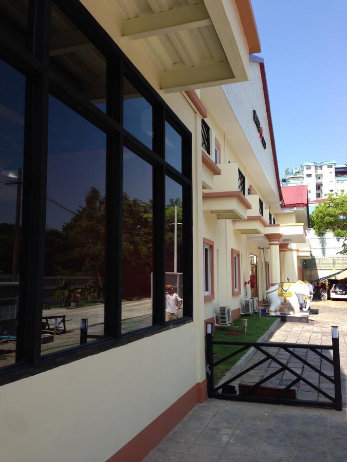 Hotel 9 Mile Rangoon Eksteriør billede
