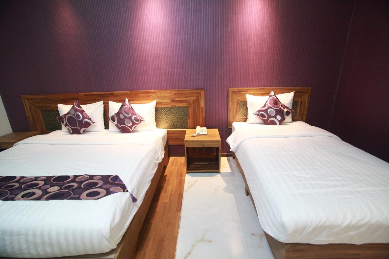 Hotel 9 Mile Rangoon Eksteriør billede