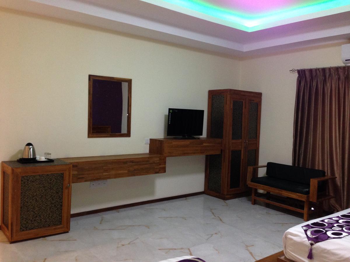 Hotel 9 Mile Rangoon Eksteriør billede