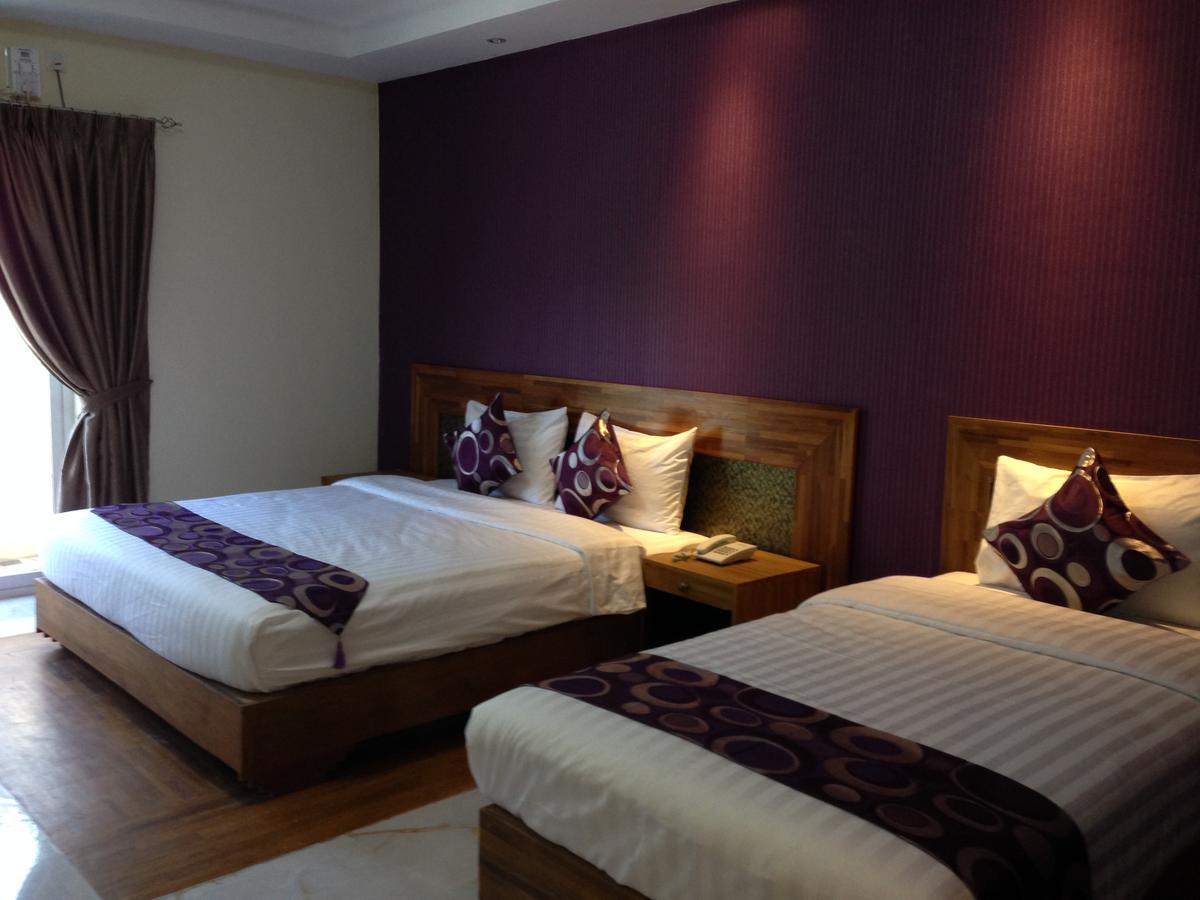 Hotel 9 Mile Rangoon Eksteriør billede