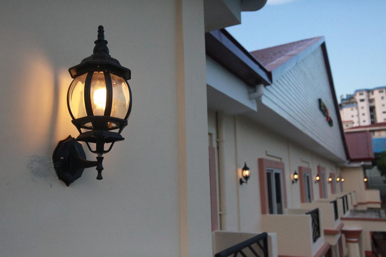Hotel 9 Mile Rangoon Eksteriør billede
